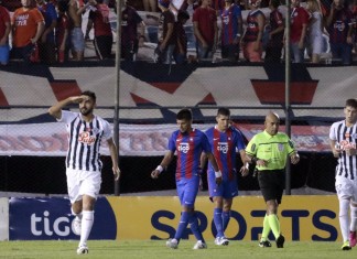Santiago Salcedo (Libertad) festeja su gol número 100 en el fútbol paraguayo | Foto: @APFOficial